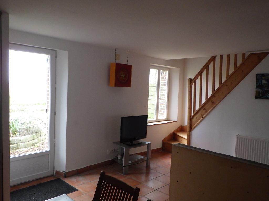 Les Gites Du Vieux Frene Longavesnes Room photo