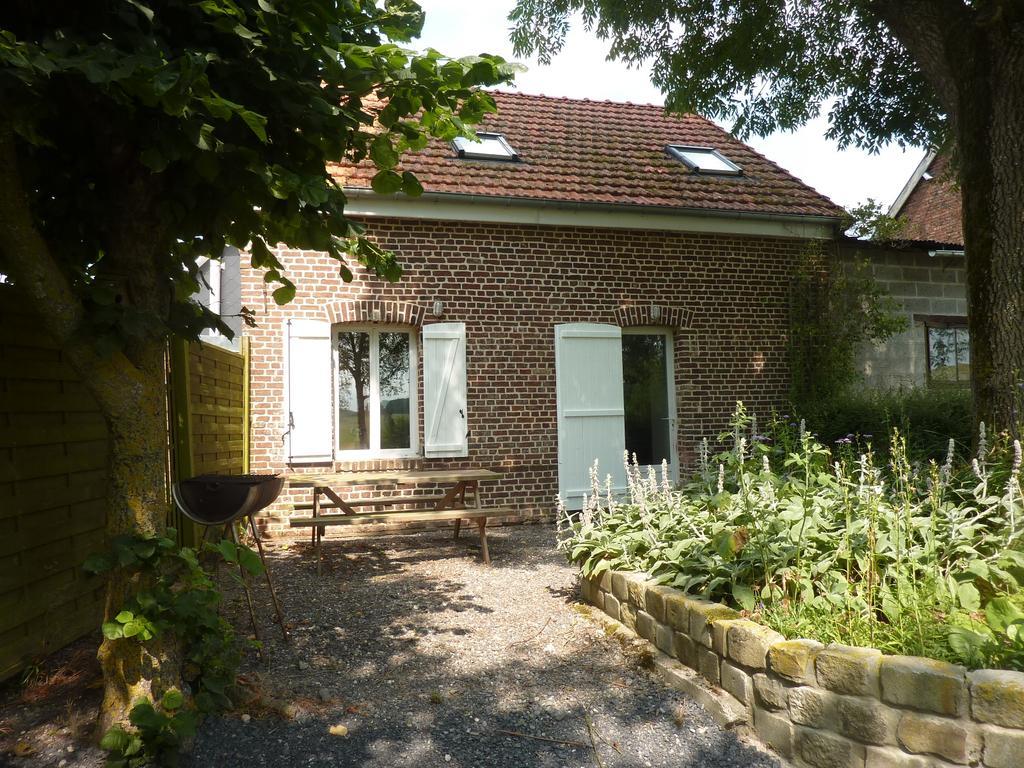 Les Gites Du Vieux Frene Longavesnes Exterior photo