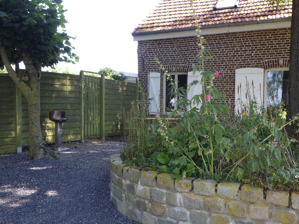 Les Gites Du Vieux Frene Longavesnes Exterior photo